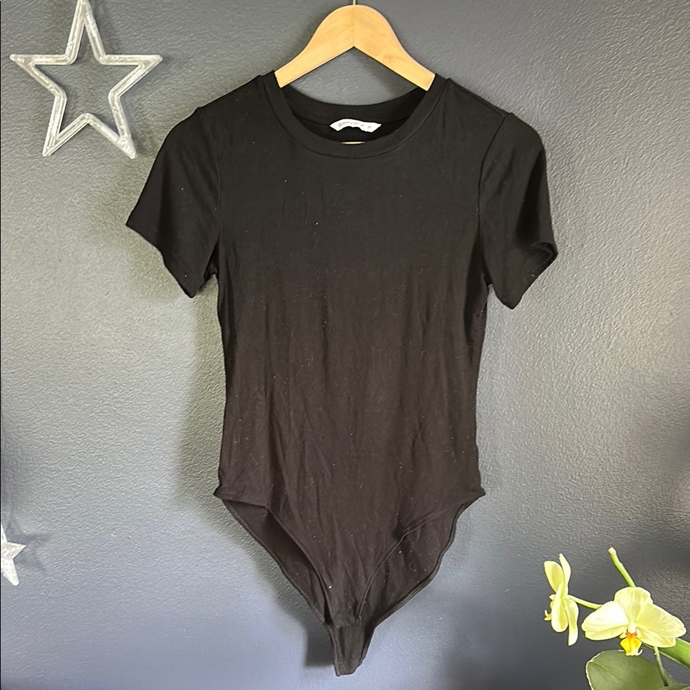 💛 5 for $8 Mango Black Fitted Bodysuit Top